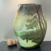 Sublime et imposant vase Legras "Paysage Lacustre Vert aux bateaux" Ref L153