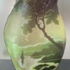 Sublime et imposant vase Legras "Paysage Lacustre Vert aux bateaux" Ref L153 – Image 3