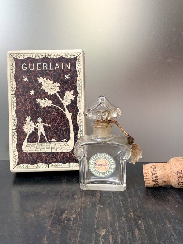 Charmant flacon de parfum Mitsouko de Guerlain par Baccarat Ref PAR271