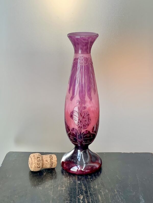 Très élégant vase Le Verre Français série Dahlias Ref LVF310