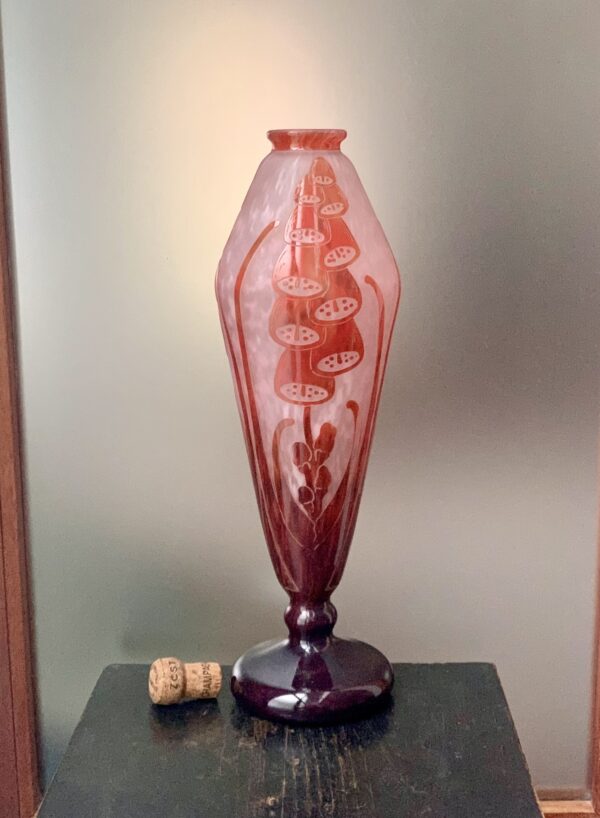 Très majestueux vase Le Verre Français modèle Digitales Ref LVF296