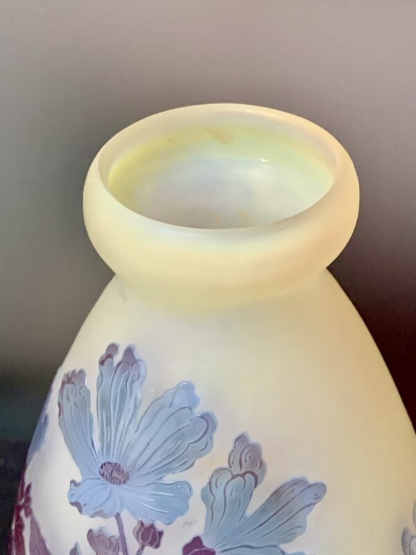 Superbe et lumineux vase Gallé aux Fleurs Bleues Ref GAL305 – Image 4