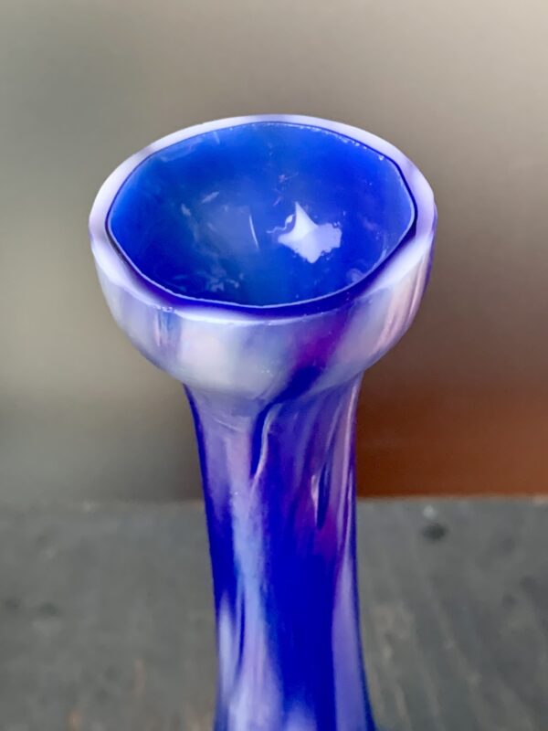 Elégant Soliflore Rindskopf Bleu Electrique à décor Jugendstil abstrait nacré Ref BOH327 – Image 5