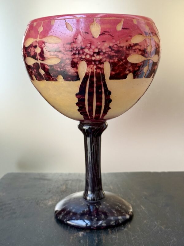 Très élégante coupe Le Verre Français sur Jambe Vénitienne décor Amarantes Ref LVF379 – Image 3