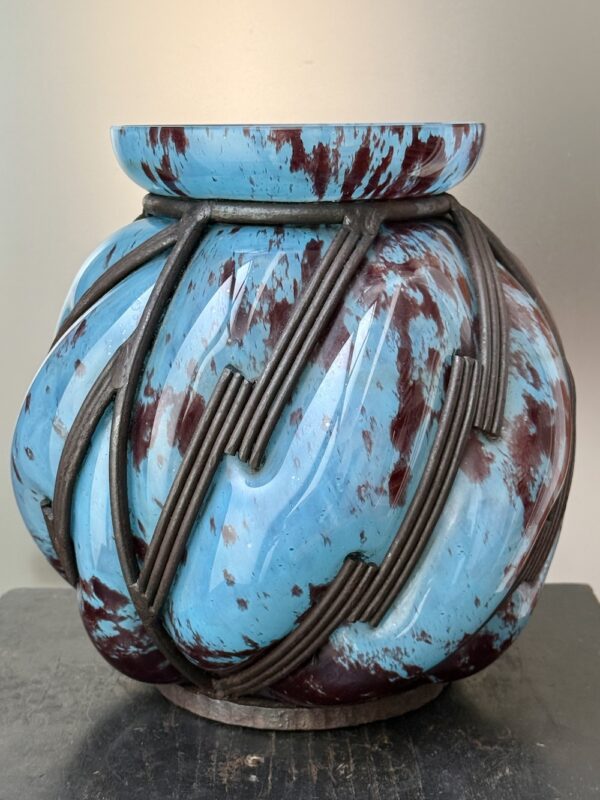 Puissant vase bleu "ferronné" par Majorelle et la Verrerie Daum de Croismare Ref LOR381 – Image 3