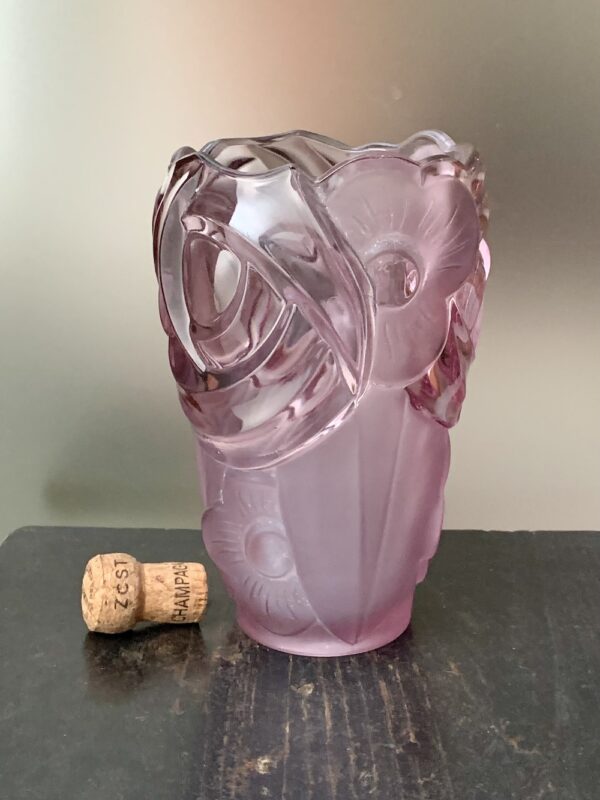 Sculptural vase Art Déco mauve "aux 9 Fleurs" DLG Barolac Ref BOH377