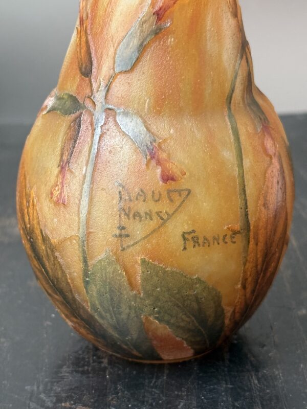 Splendide vase Daum Nancy au chaleureux décor de Primevères Ref DN380 – Image 2