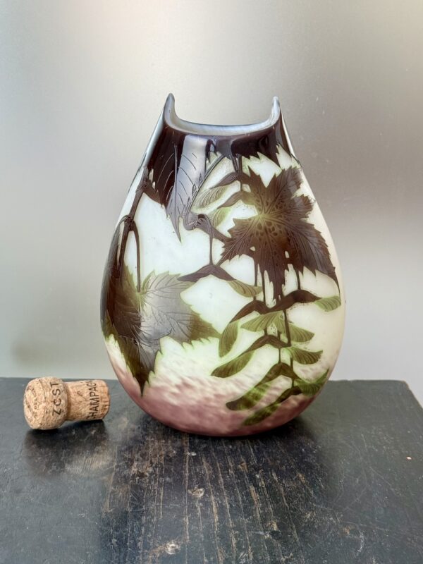Superbe vase Delatte Nancy "Branche d'Erable Sycomore aux samares" Ref DEL401