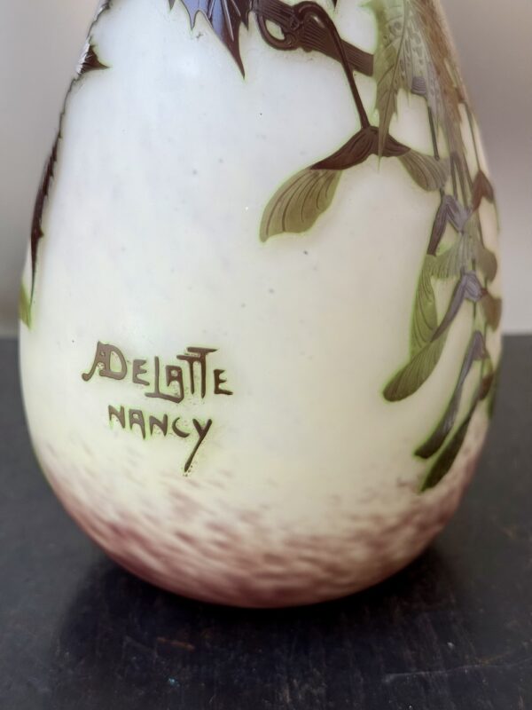 Superbe vase Delatte Nancy "Branche d'Erable Sycomore aux samares" Ref DEL401 – Image 2