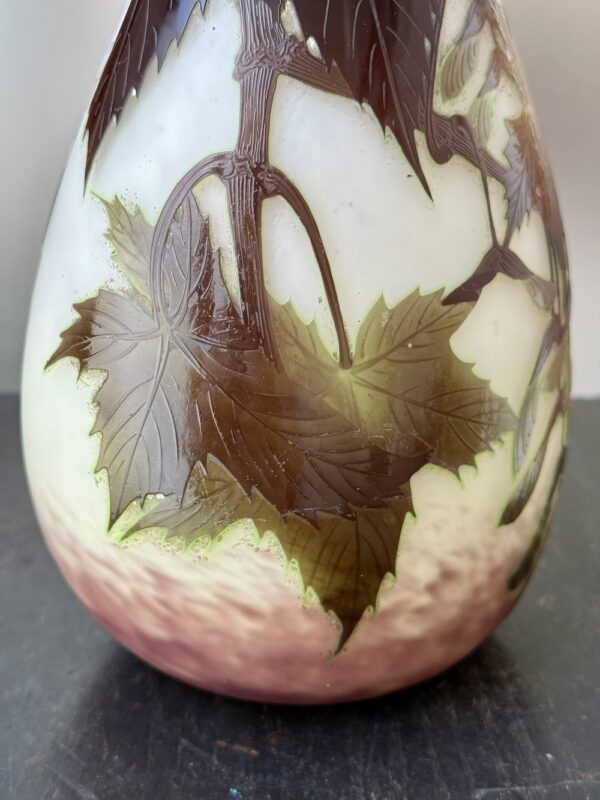 Superbe vase Delatte Nancy "Branche d'Erable Sycomore aux samares" Ref DEL401 – Image 3