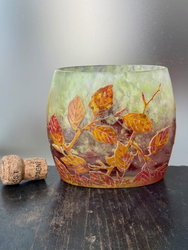 Sublime vase Daum Nancy aux Feuilles d'Hêtre Rouge d'après Henri Bergé Ref DN399