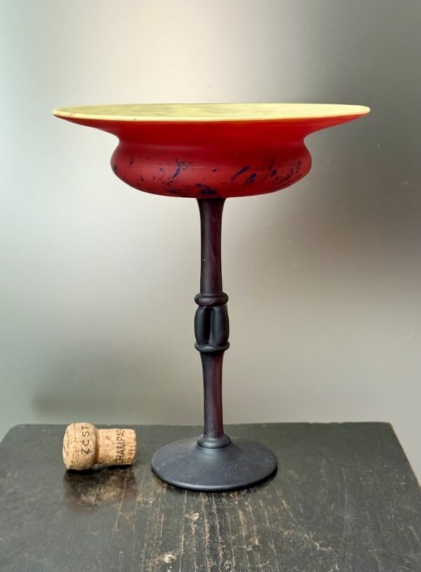 Superbe coupe Schneider Bijou Noir et Rouge sur pied soudé Ref SCH449
