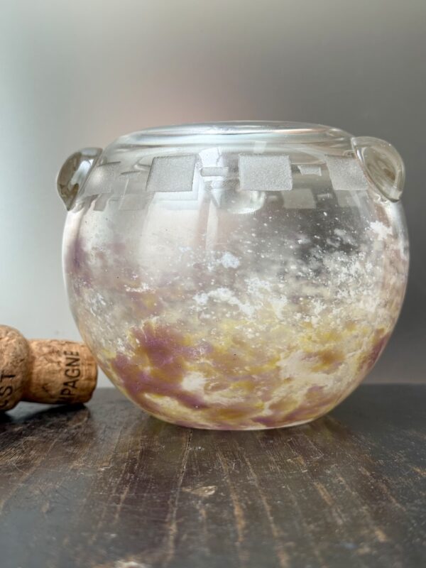 Etonnant vase boule Schneider futuriste aux cabochons Ref SCH443