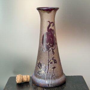 Superbe vase irisé Legras Montjoye aux Tokyos Ref L432